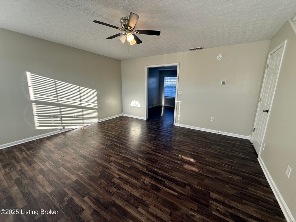 Photo of 111 Calumet Ct, Elizabethtown, KY 42701 (MLS # 1705340)