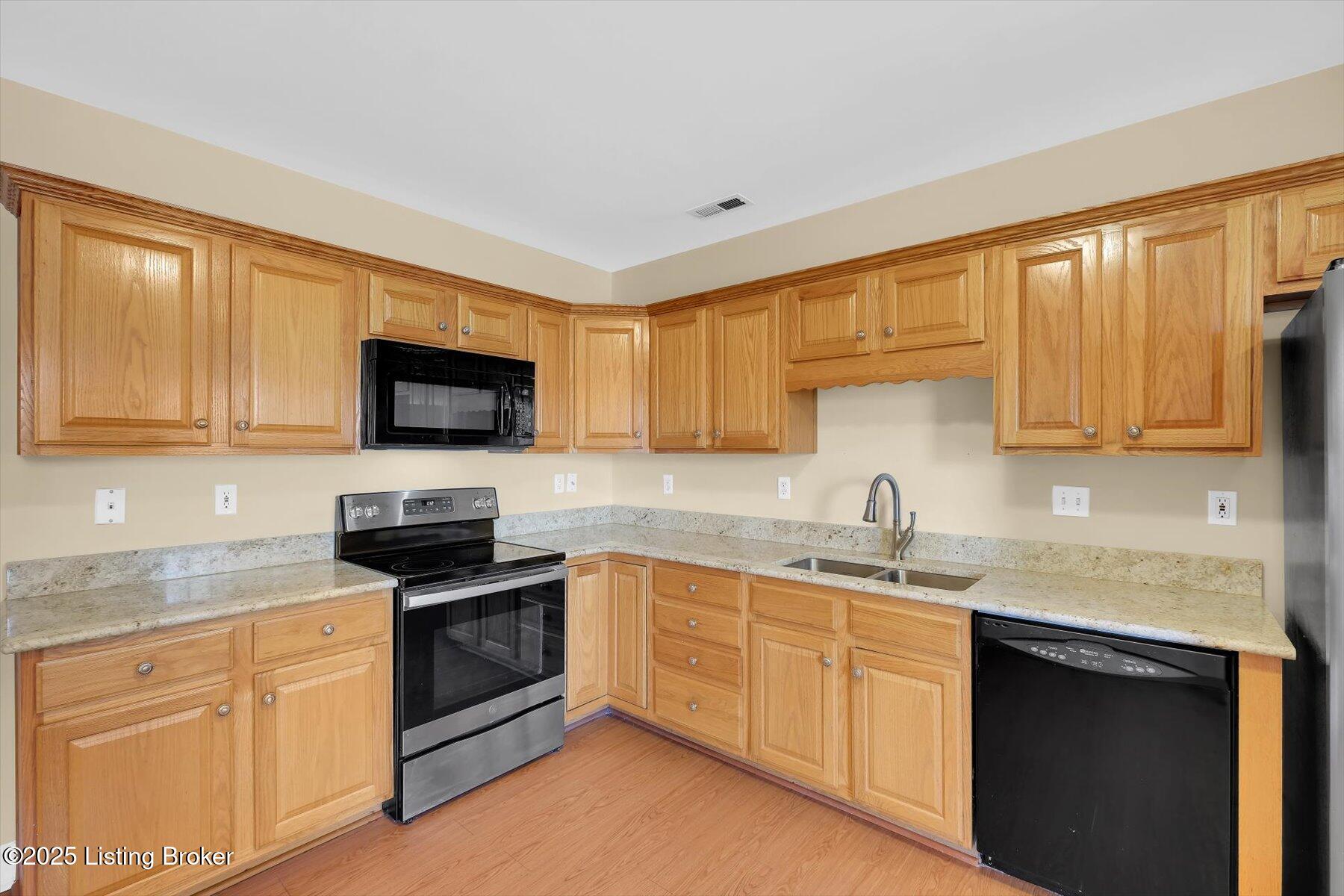 7616 Stovall Pl, Louisville, Kentucky image 27