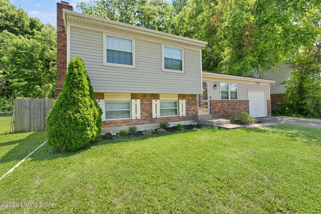 Photo of 5211 Baywood Dr, Louisville, KY 40241 (MLS # 1721791)