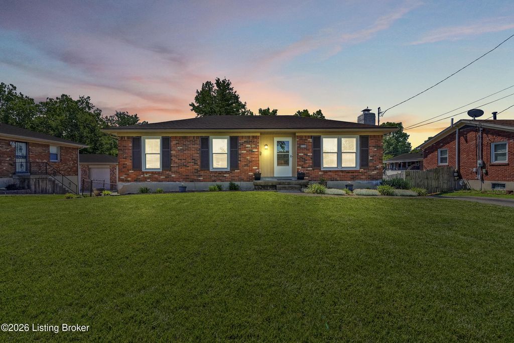 Photo of 4802 Famous Way, Louisville, KY 40219 (MLS # 1717152)