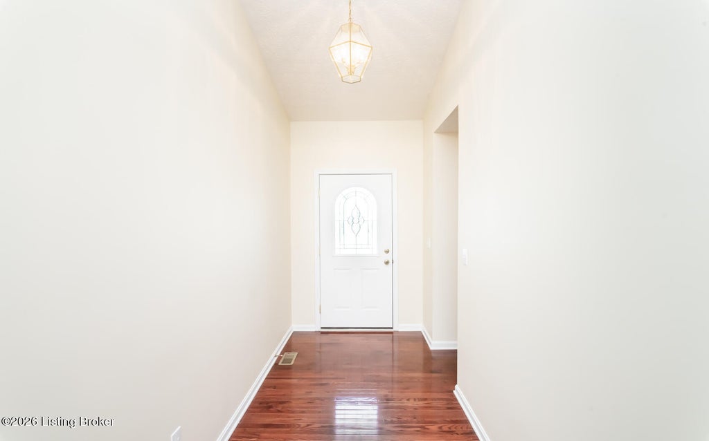 Photo of 213 Saint Regis Dr, Shelbyville, KY 40065 (MLS # 1730901)