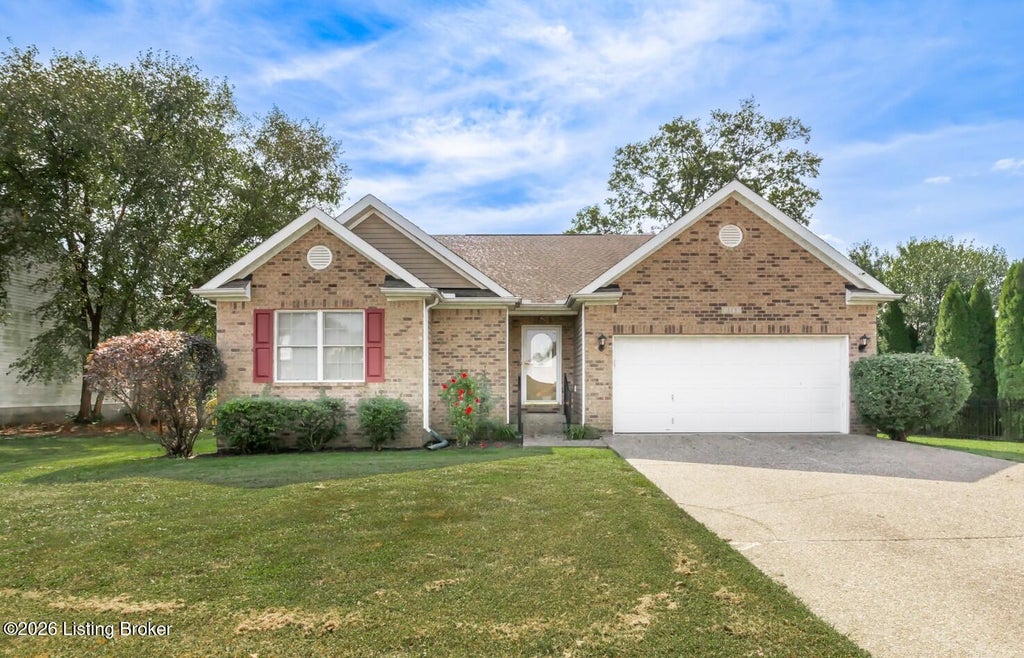 Photo of 213 Saint Regis Dr, Shelbyville, KY 40065 (MLS # 1730901)