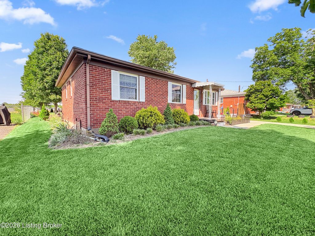 Photo of 7405 Mount Washington Rd, Louisville, KY 40229 (MLS # 1717015)