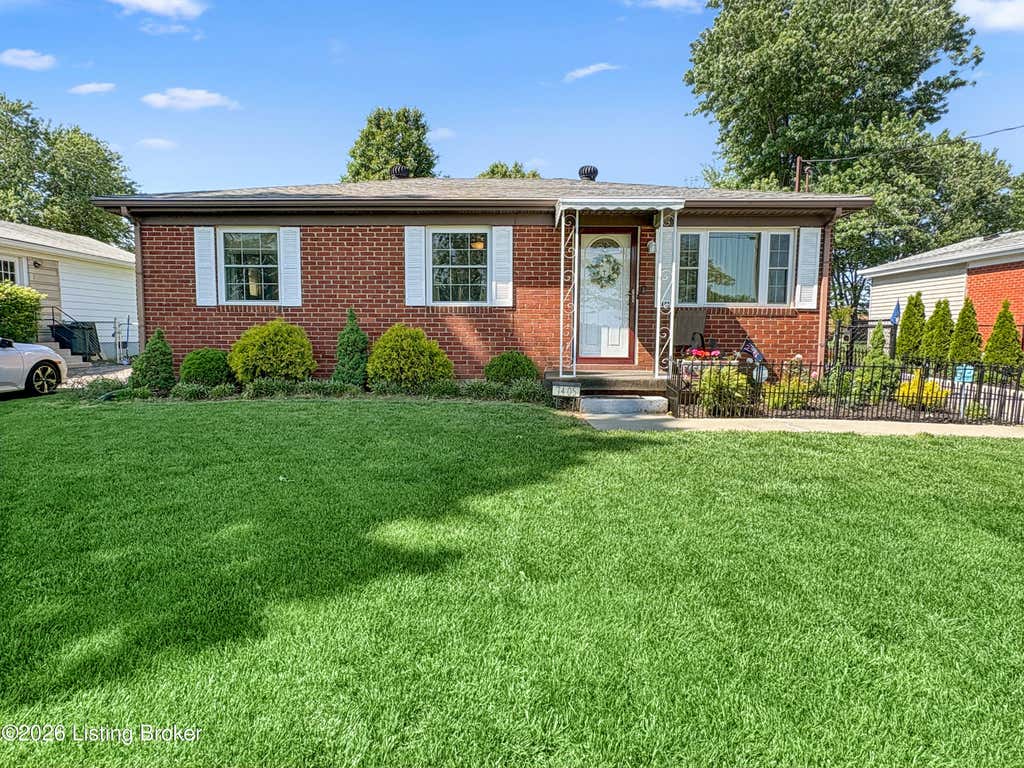 Photo of 7405 Mount Washington Rd, Louisville, KY 40229 (MLS # 1717015)