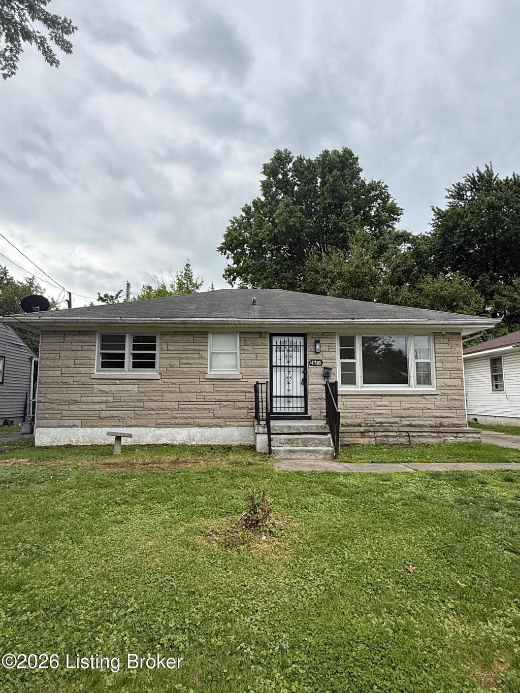Photo of 1716 Chester Rd, Louisville, KY 40216 (MLS # 1716230)