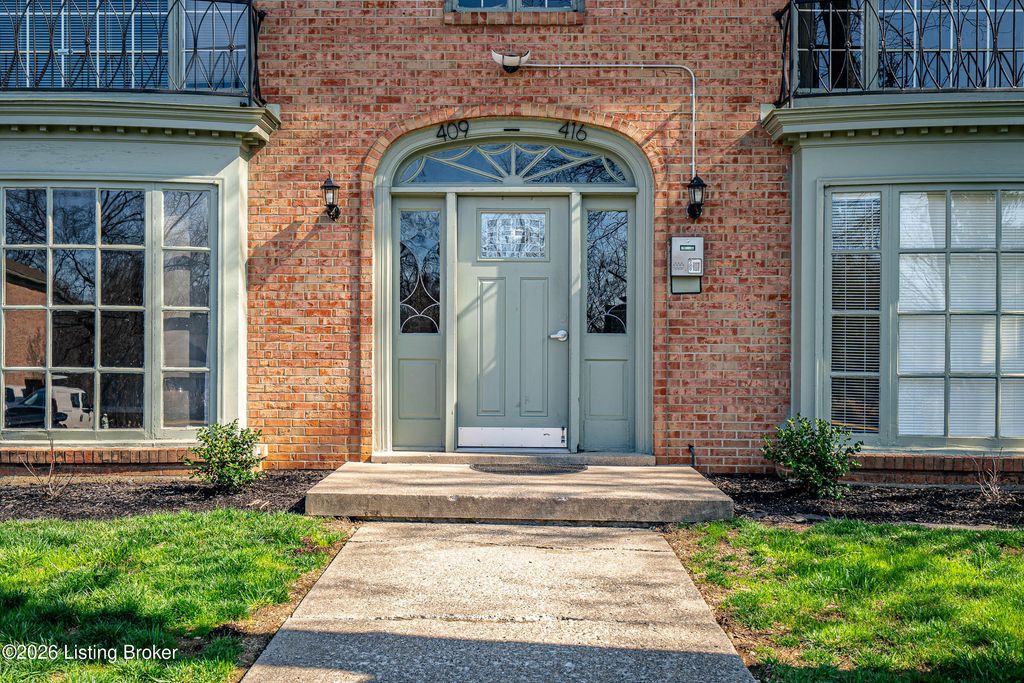 Photo of 411 Highwood Dr, Louisville, KY 40206 (MLS # 1711184)