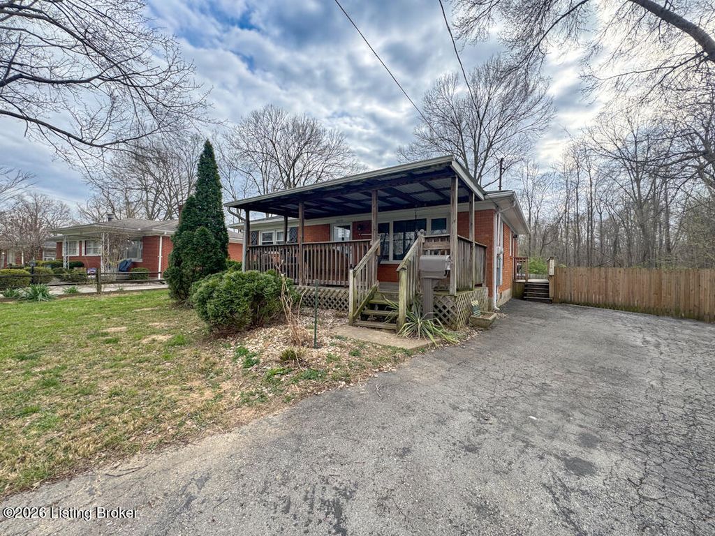 Photo of 6618 South Dr, Louisville, KY 40272 (MLS # 1712749)