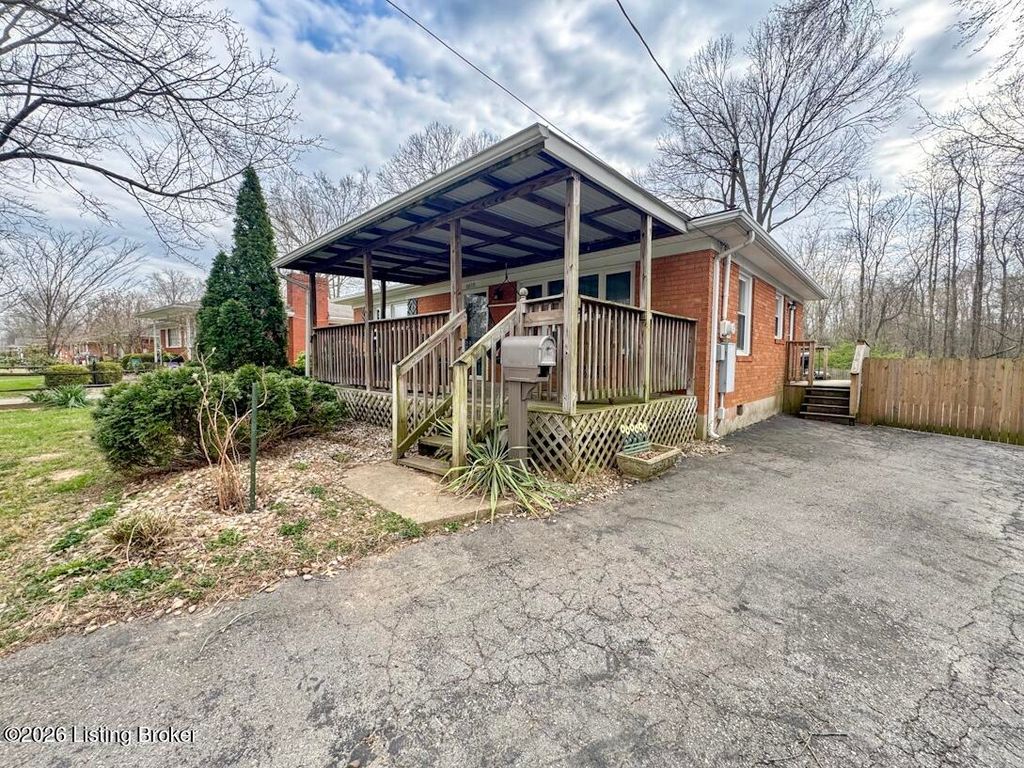 Photo of 6618 South Dr, Louisville, KY 40272 (MLS # 1712749)