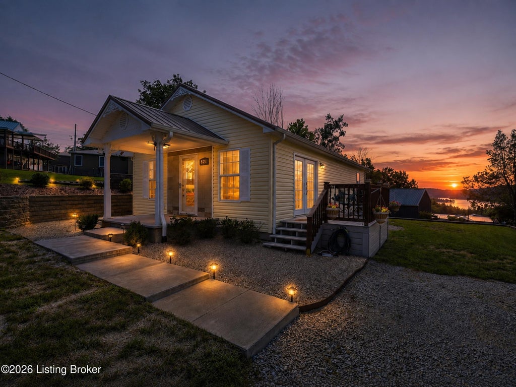 Photo of 827 Lakeview Cir, Clarkson, KY 42726 (MLS # 1725262)