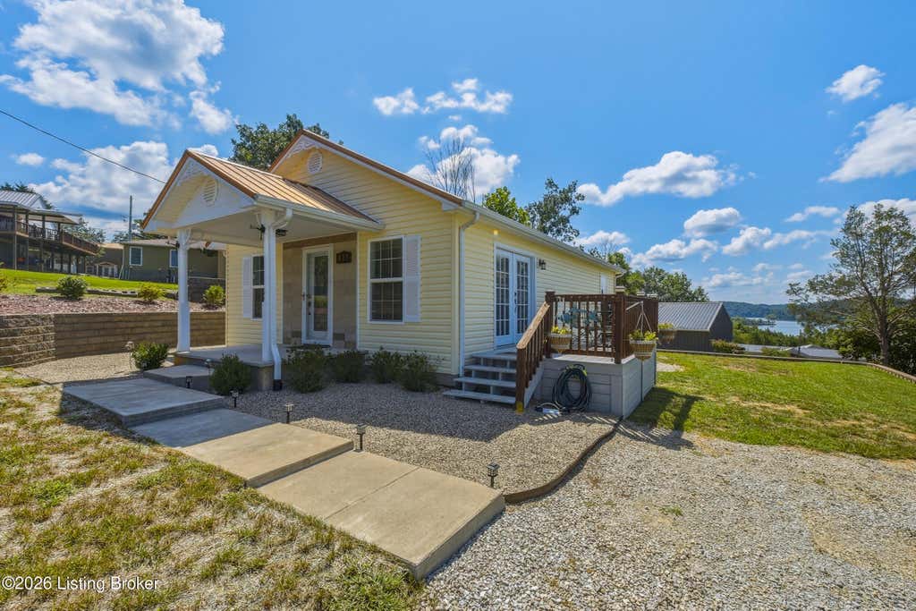 Photo of 827 Lakeview Cir, Clarkson, KY 42726 (MLS # 1725262)