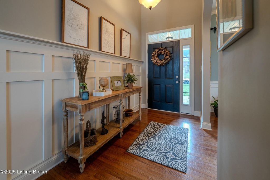 Photo of 8017 Williamsgate Cir, Crestwood, KY 40014 (MLS # 1705799)