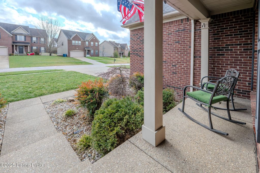 Photo of 8017 Williamsgate Cir, Crestwood, KY 40014 (MLS # 1705799)