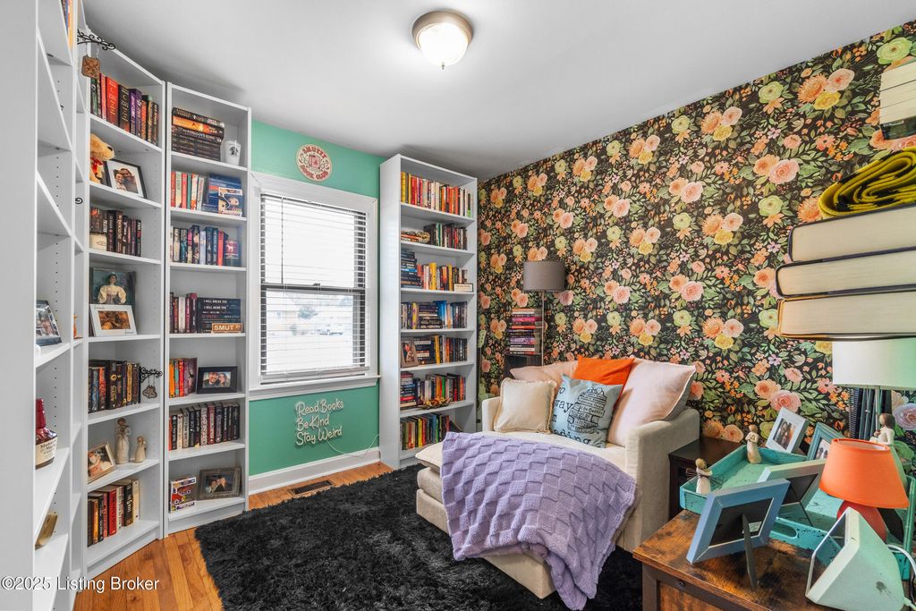 Photo of 2018 Dixie Garden Dr, Louisville, KY 40272 (MLS # 1706644)