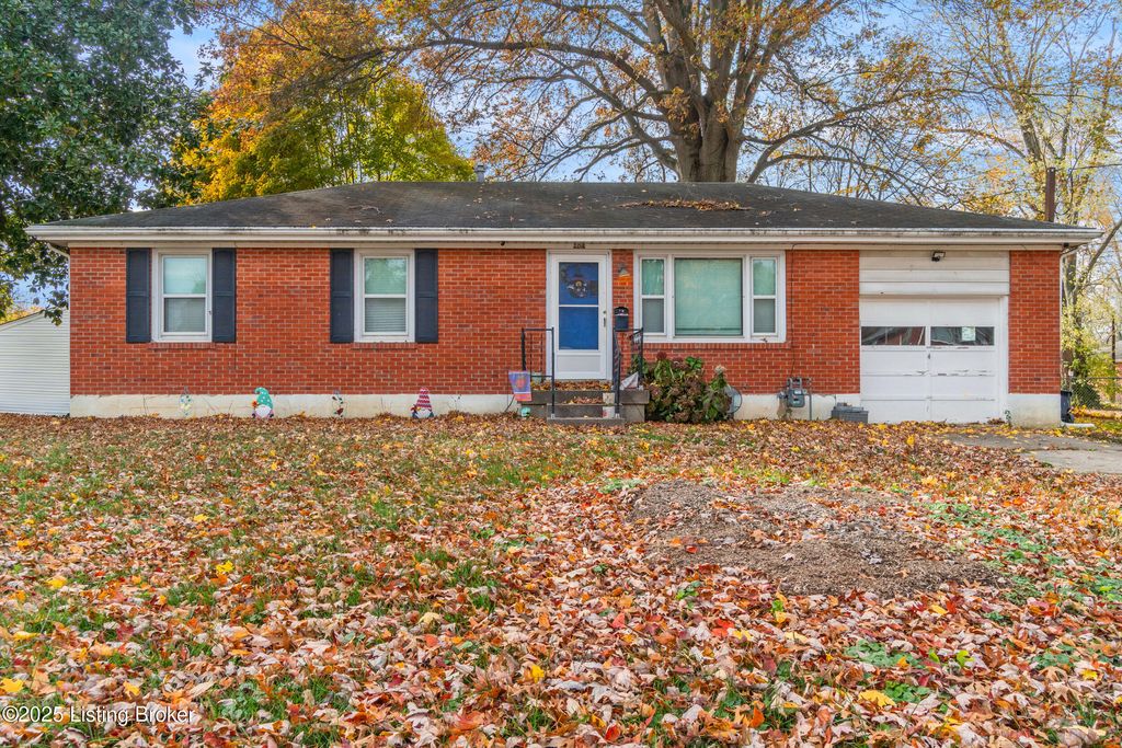 Photo of 2018 Dixie Garden Dr, Louisville, KY 40272 (MLS # 1706644)