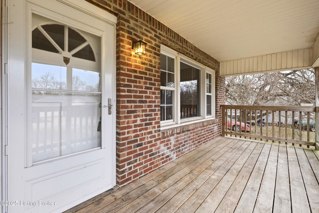 Photo of 1812 Roosevelt Ave, Louisville, KY 40242 (MLS # 1705885)