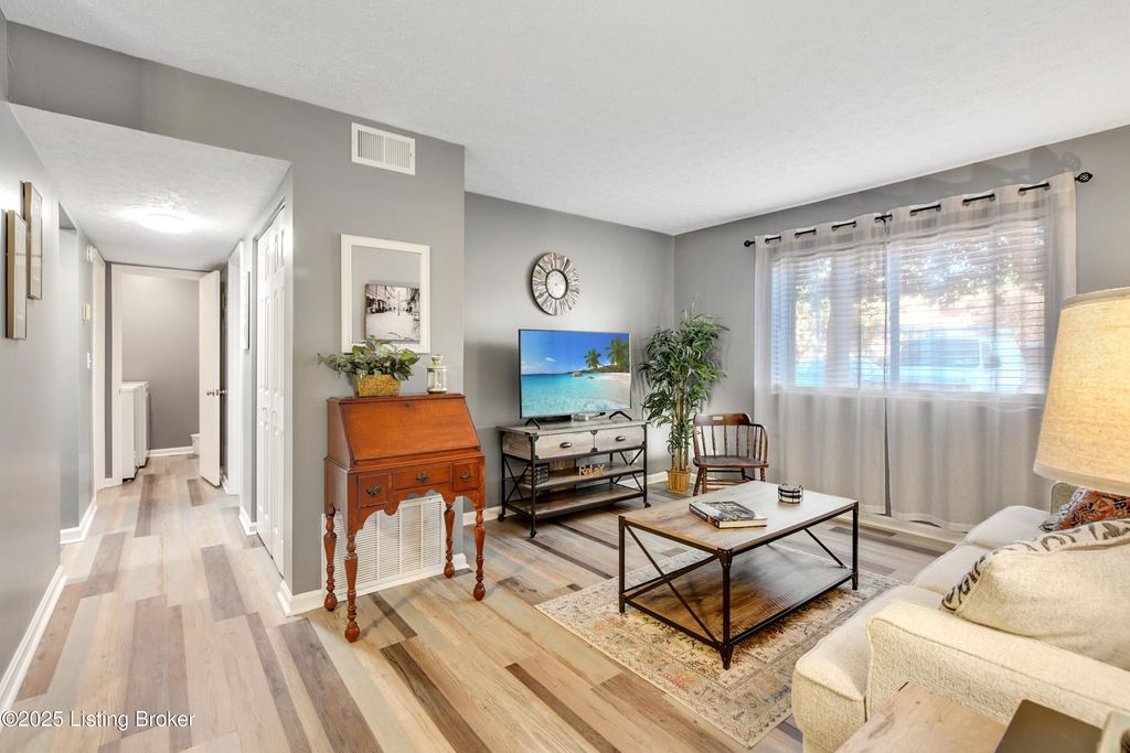 Photo of 7086 Wildwood Cir #APT 89, Louisville, KY 40291 (MLS # 1700523)
