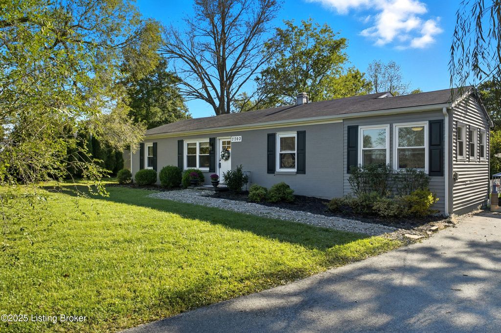 Photo of 7702 Floydsburg Rd, Crestwood, KY 40014 (MLS # 1700277)
