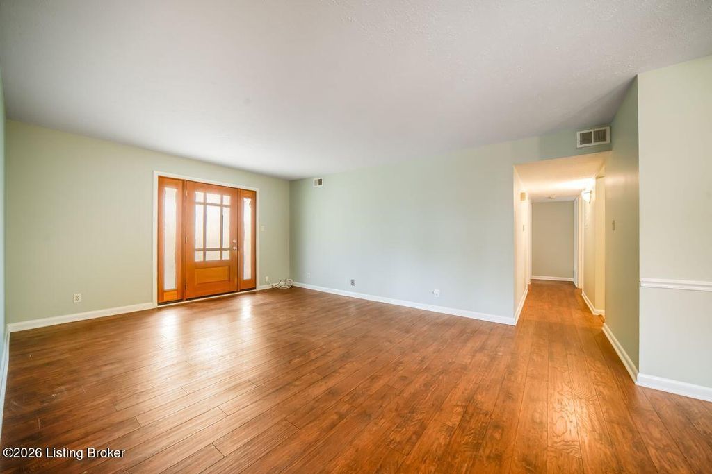 Photo of 1815 Gardiner Ln #APT G58, Louisville, KY 40205 (MLS # 1713312)