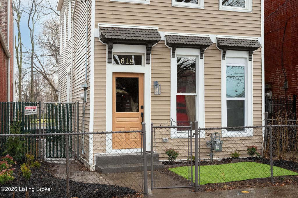 Photo of 618 E Breckinridge St, Louisville, KY 40203 (MLS # 1710606)