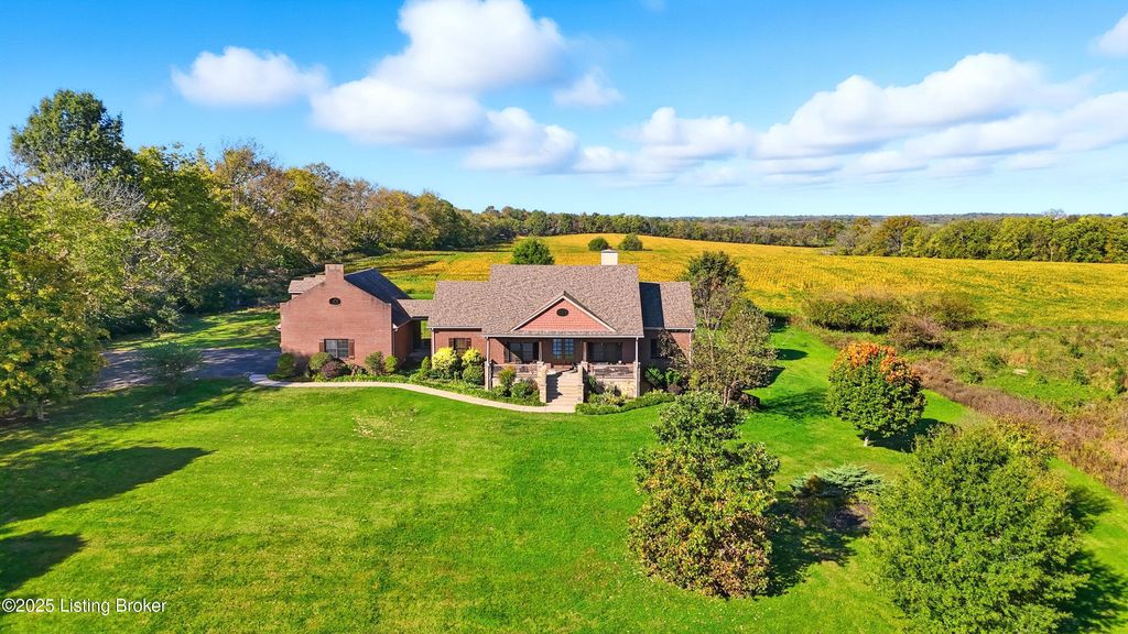 Photo of 979 Logan Station Rd, Shelbyville, KY 40065 (MLS # 1702240)