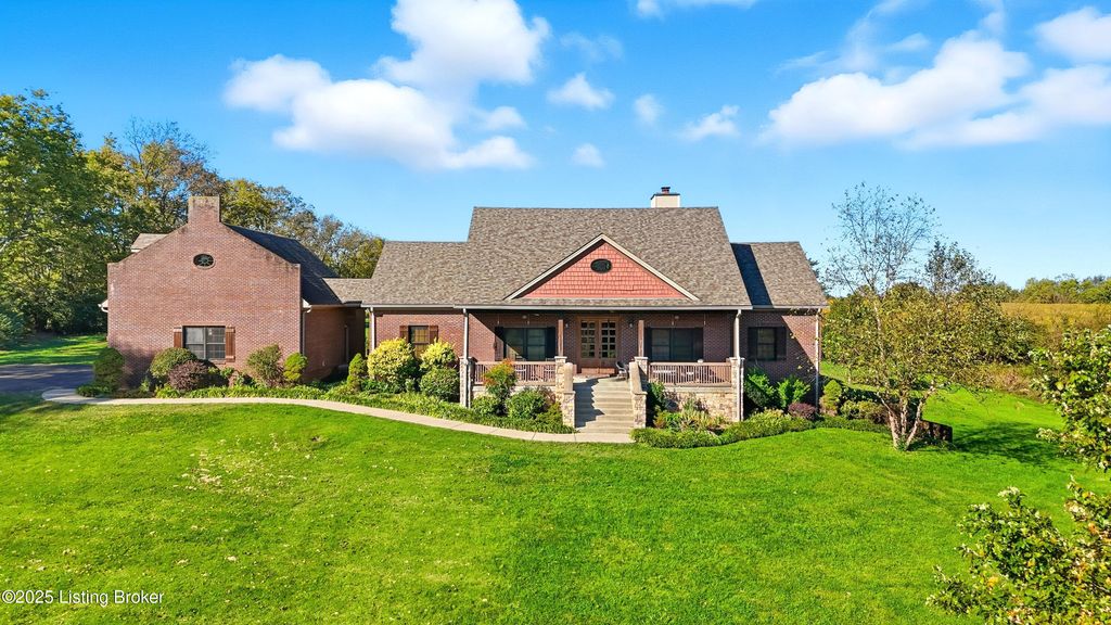 Photo of 979 Logan Station Rd, Shelbyville, KY 40065 (MLS # 1702240)