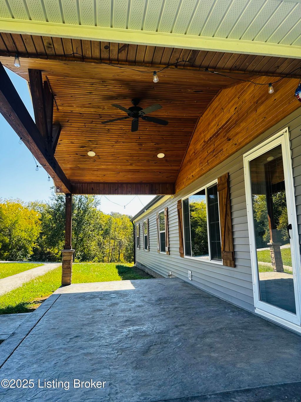 Photo of 917 Vaughn Rd, Coxs Creek, KY 40013 (MLS # 1700160)