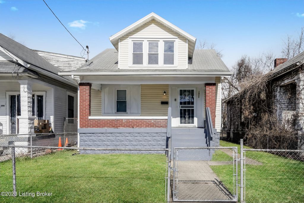 Photo of 1821 W Lee St, Louisville, KY 40210 (MLS # 1705441)