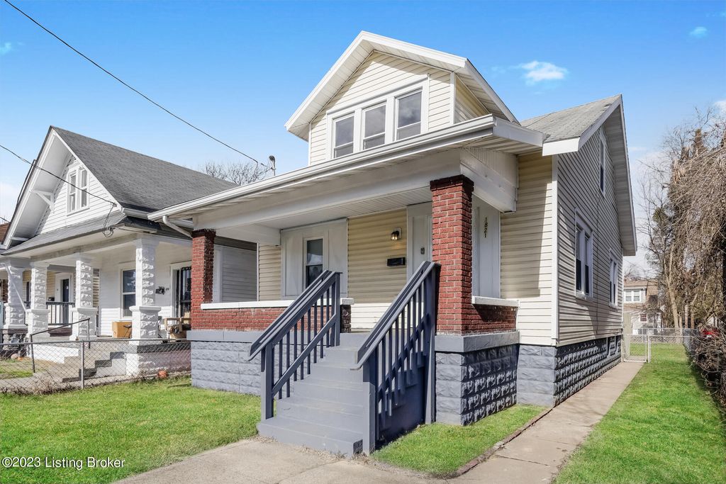 Photo of 1821 W Lee St, Louisville, KY 40210 (MLS # 1705441)