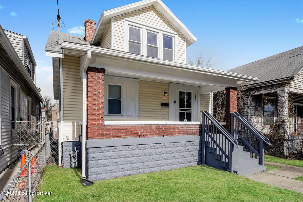 Photo of 1821 W Lee St, Louisville, KY 40210 (MLS # 1705441)