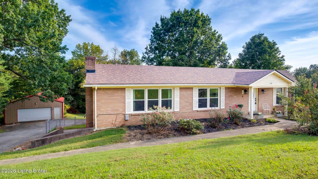 Photo of 259 E Valleyview Dr, Mt Washington, KY 40047 (MLS # 1720144)