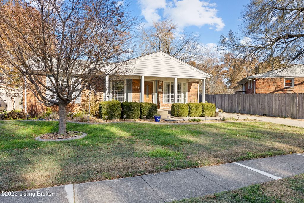 Photo of 103 Scottsdale Blvd, Louisville, KY 40214 (MLS # 1703612)