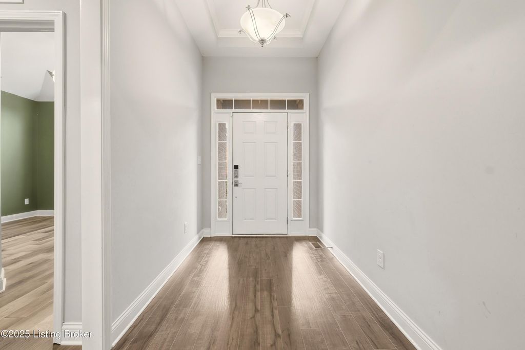 Photo of 6922 Franklin Farmer Way, Louisville, KY 40229 (MLS # 1704491)