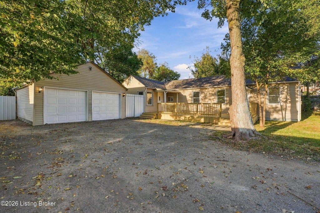 Photo of 934 Palatka Rd, Louisville, KY 40214 (MLS # 1731655)