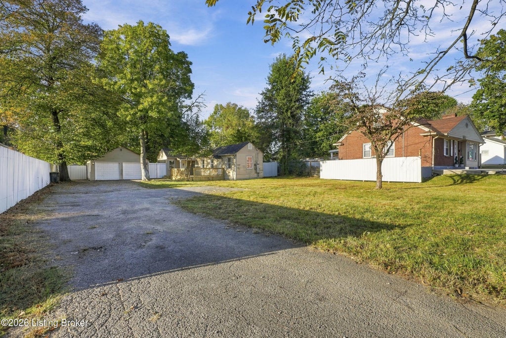 Photo of 934 Palatka Rd, Louisville, KY 40214 (MLS # 1731655)