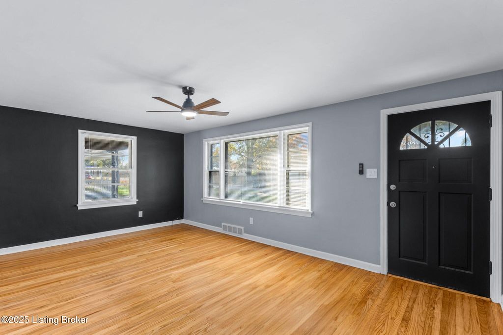 Photo of 6704 Marian Dr, Louisville, KY 40216 (MLS # 1703507)