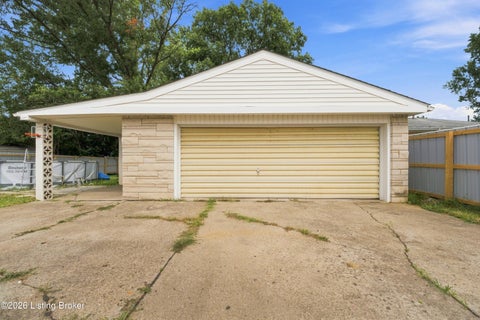 Tiny photo for 3455 Heatherfield Dr, Louisville, KY 40216 (MLS # 1730983)