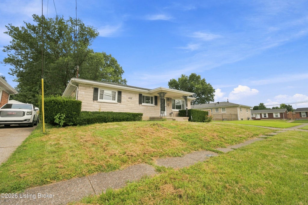 Photo of 3455 Heatherfield Dr, Louisville, KY 40216 (MLS # 1730983)