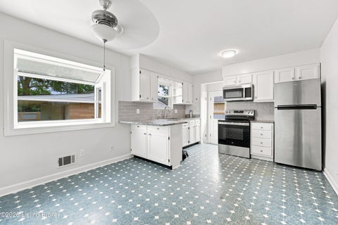 Tiny photo for 3455 Heatherfield Dr, Louisville, KY 40216 (MLS # 1730983)