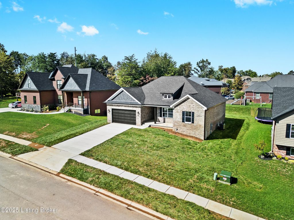 Photo of 136 Wooded Glen Dr, Mt Washington, KY 40047 (MLS # 1700634)