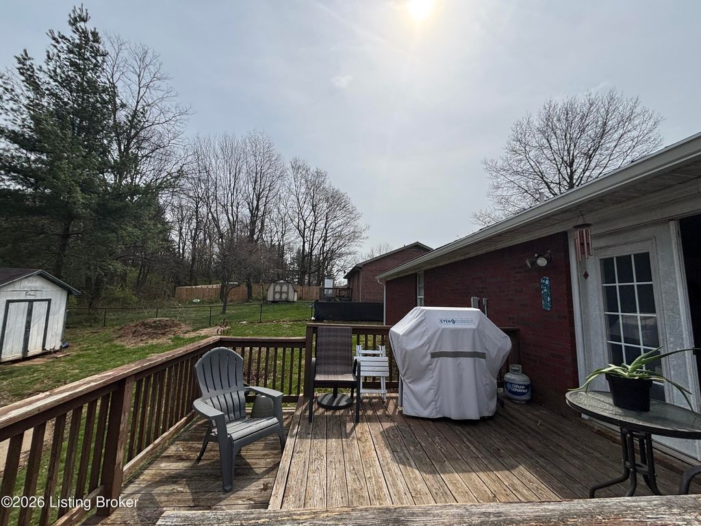 Photo of 104 Owings Blvd, Bardstown, KY 40004 (MLS # 1712047)