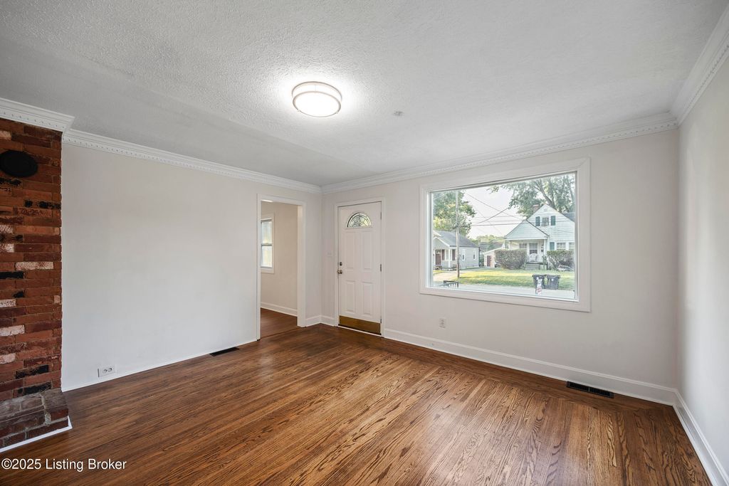 Photo of 1123 W Whitney Ave, Louisville, KY 40215 (MLS # 1700533)
