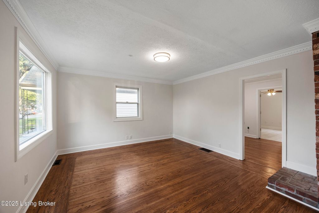 Photo of 1123 W Whitney Ave, Louisville, KY 40215 (MLS # 1700533)
