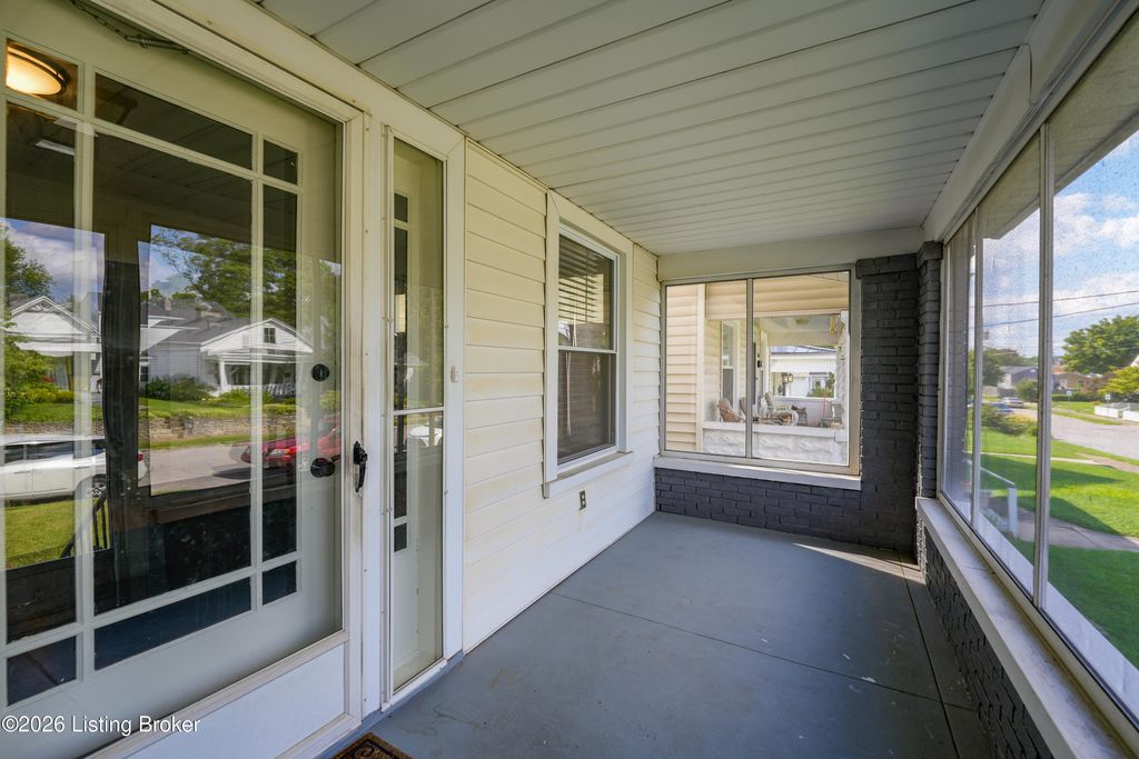 Photo of 908 Lydia St, Louisville, KY 40217 (MLS # 1708736)