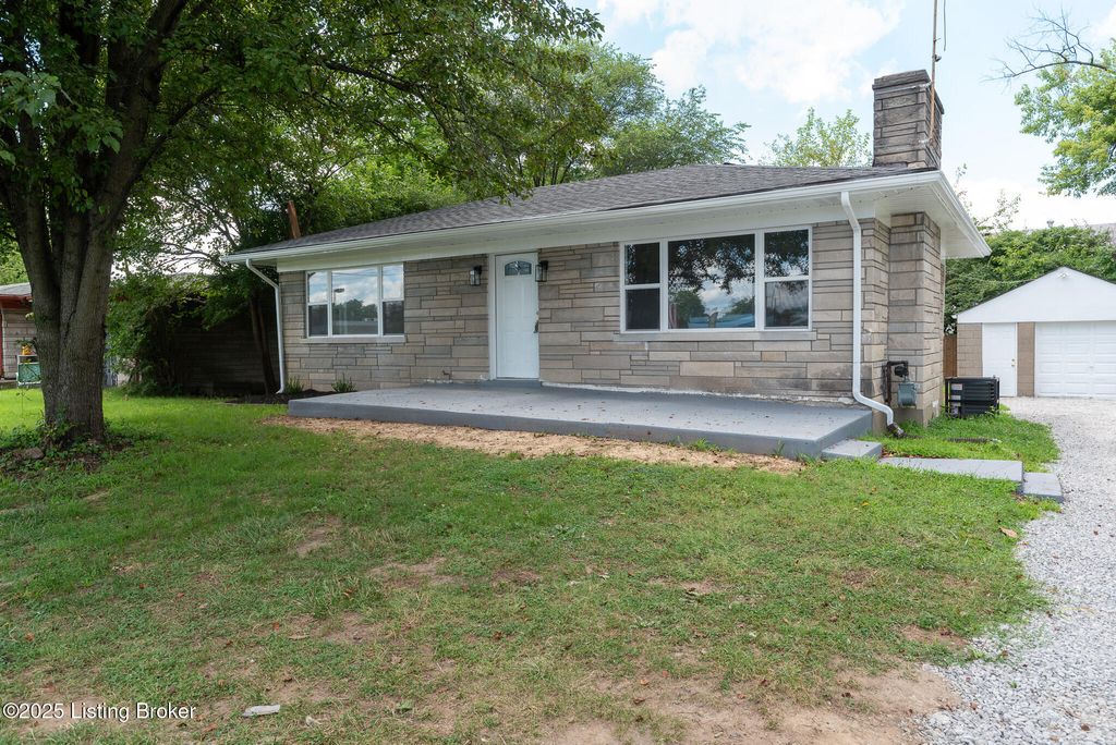 Photo of 4426 Cane Run Rd, Louisville, KY 40216 (MLS # 1703696)