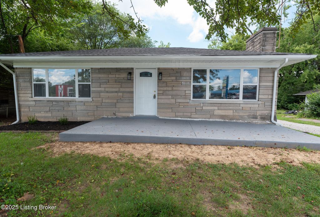 Photo of 4426 Cane Run Rd, Louisville, KY 40216 (MLS # 1703696)