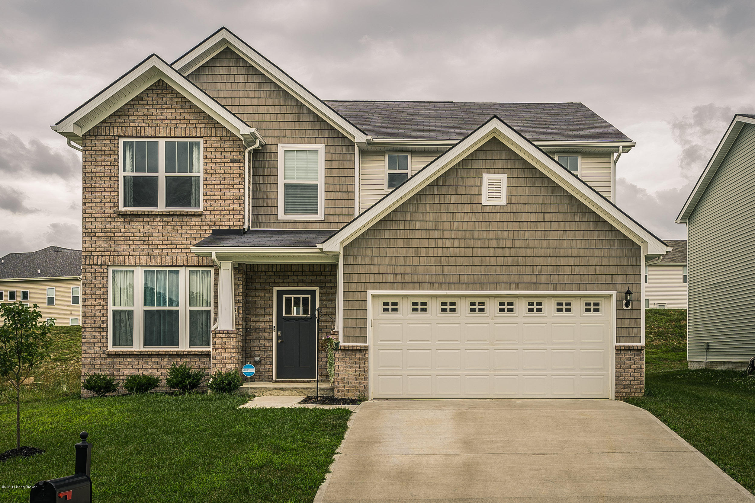Photo 1 of 48 — 1086 Autumn Crest Ln, Louisville, KY 40245