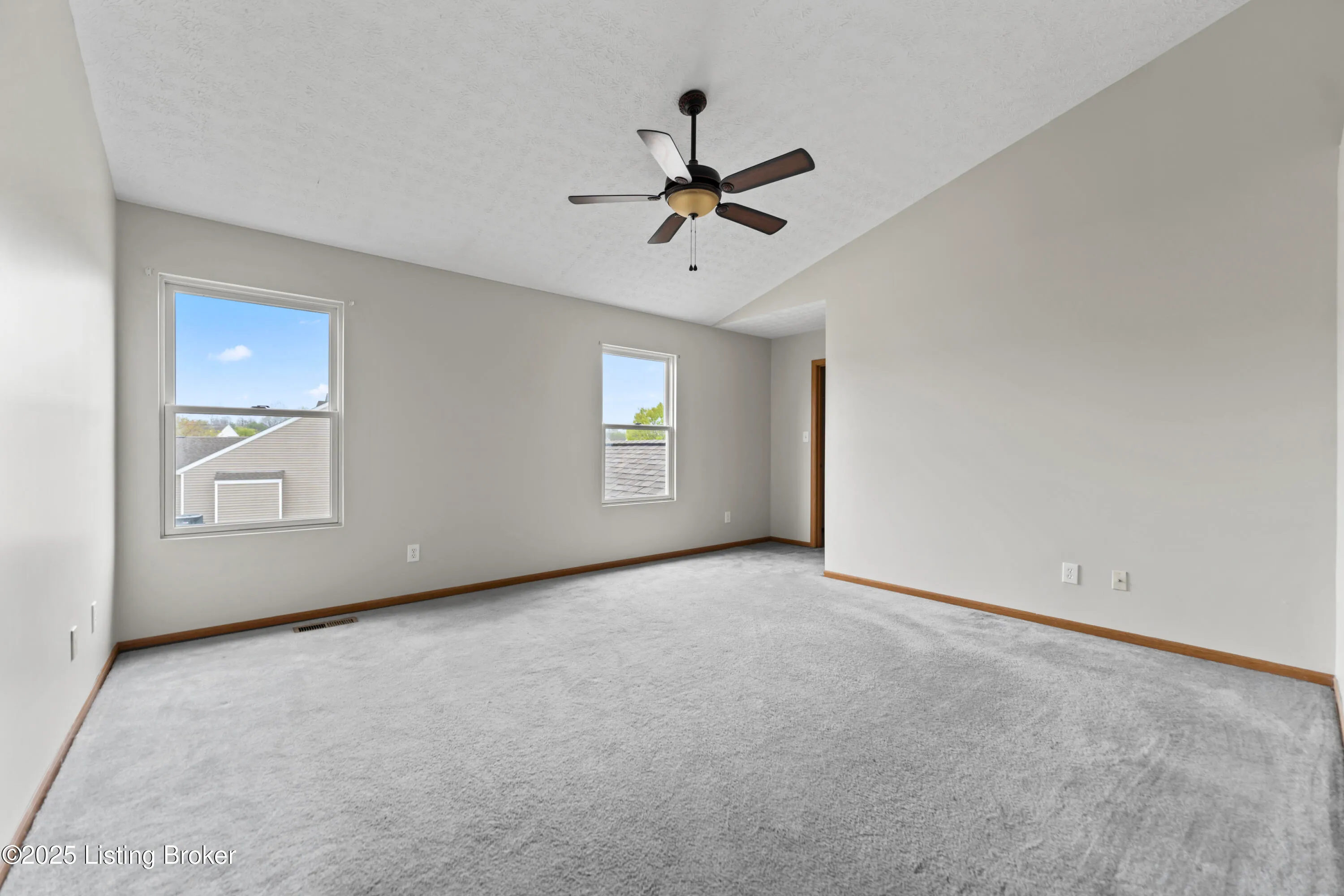 Louisville, Kentucky 40229, United States, 4 Bedrooms Bedrooms, ,3 BathroomsBathrooms,Residential,Active,108773