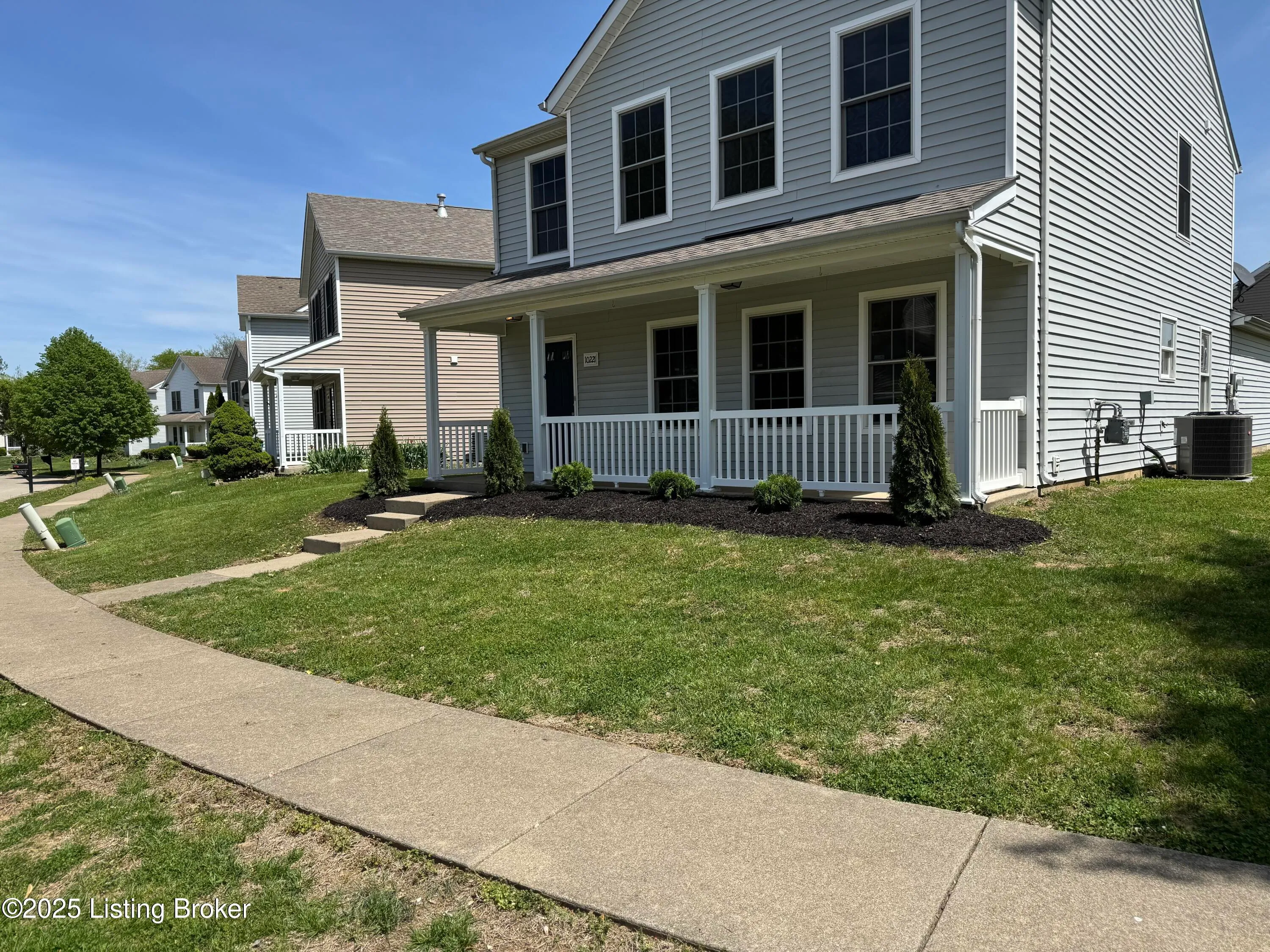 Louisville, Kentucky 40229, United States, 4 Bedrooms Bedrooms, ,3 BathroomsBathrooms,Residential,Active,108773
