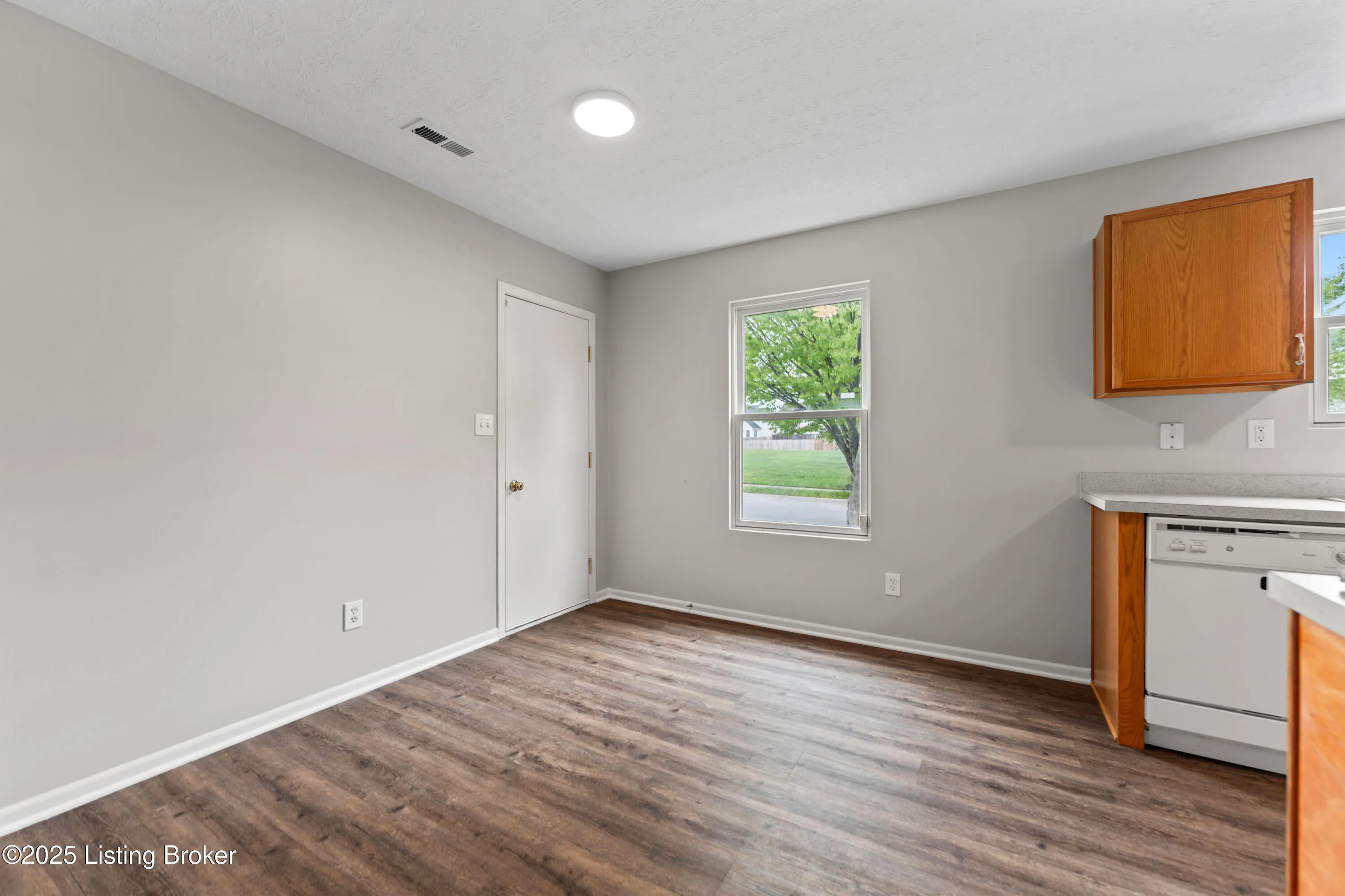 Louisville, Kentucky 40229, United States, 4 Bedrooms Bedrooms, ,3 BathroomsBathrooms,Residential,Active,108773