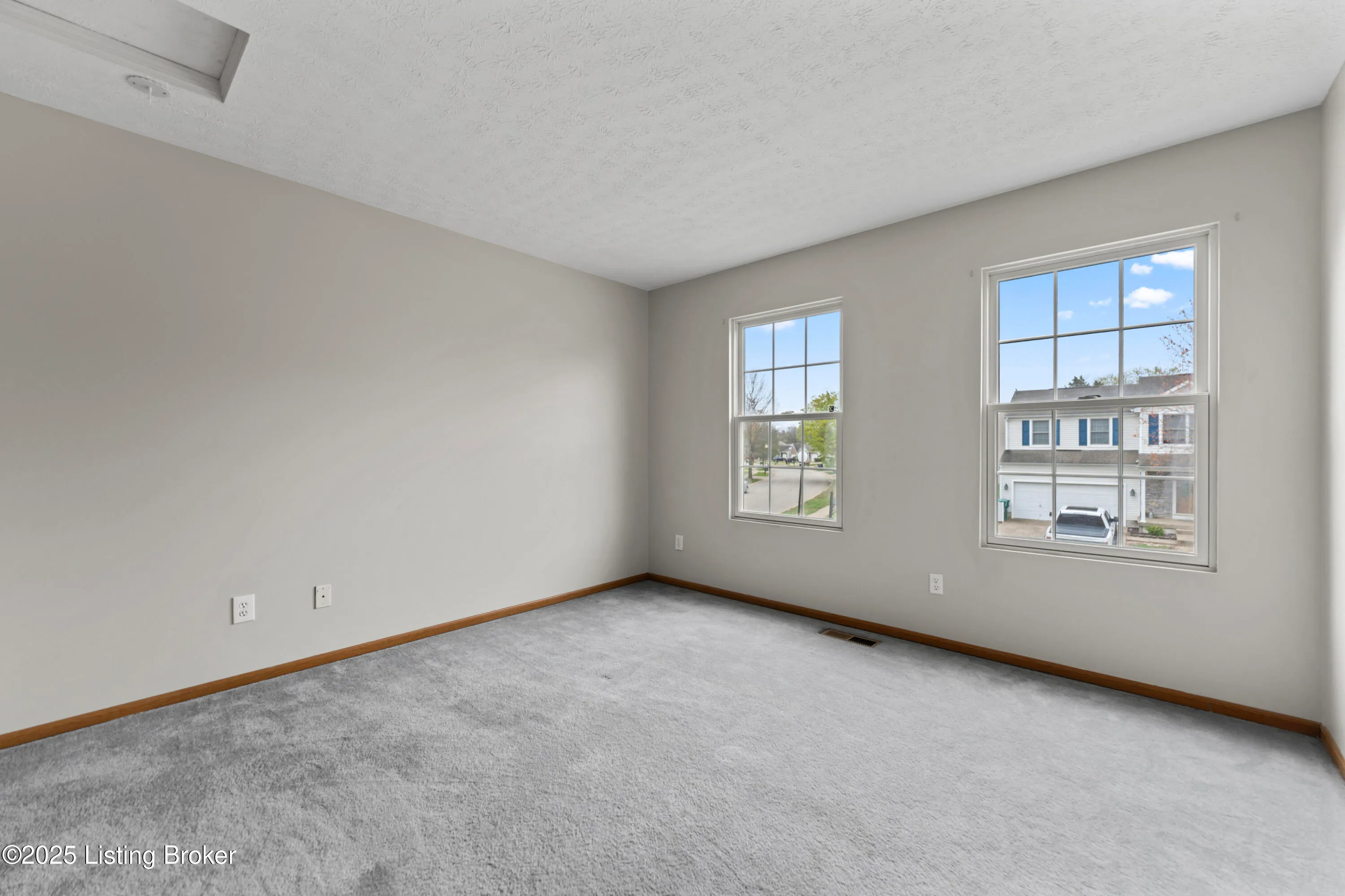 Louisville, Kentucky 40229, United States, 4 Bedrooms Bedrooms, ,3 BathroomsBathrooms,Residential,Active,108773